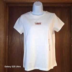 NWT‎ Levi's Women's The Perfect Tee in white cotton with a logo graphic sz XS